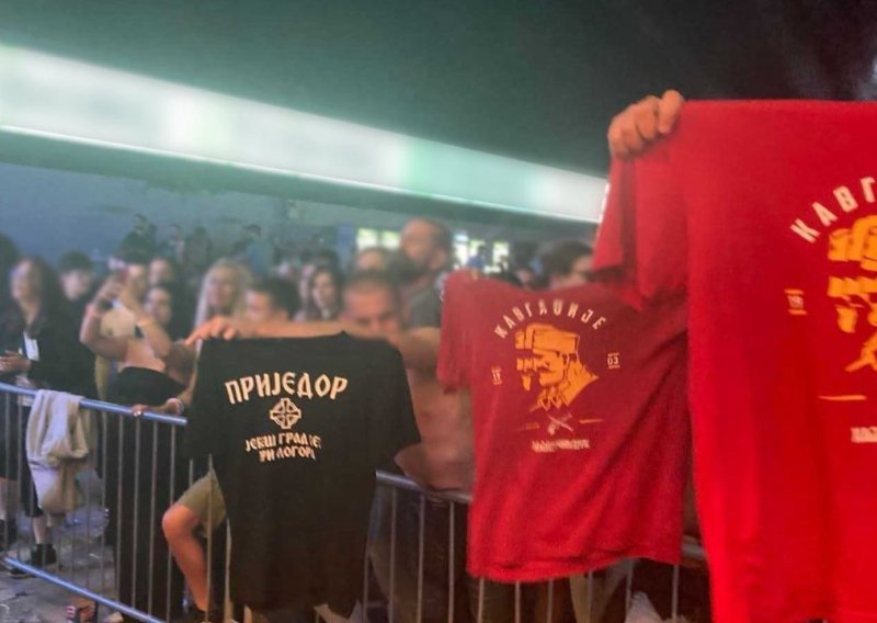 Skandal na festivalu u Prijedoru: Došli u prvi red s majicom 'Je*eš grad bez tri logora'