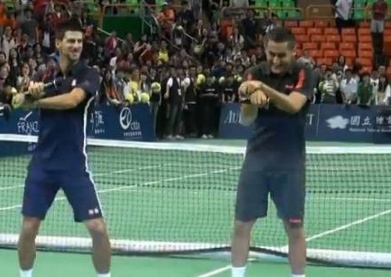 Novak Đoković na terenu zaplesao uz 'Gangnam Style'