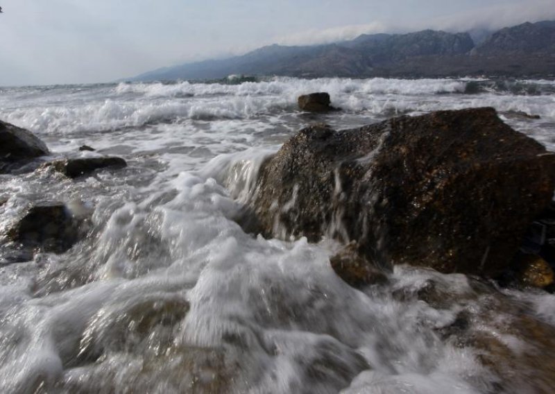 Iz Jadrana spašeno više od 720 osoba i 130 plovila