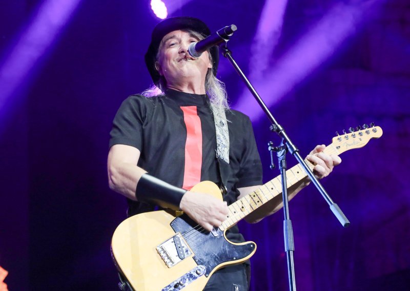 Pod zvjezdanim nebom pulske Arene Plavi orkestar održao koncert za pamćenje