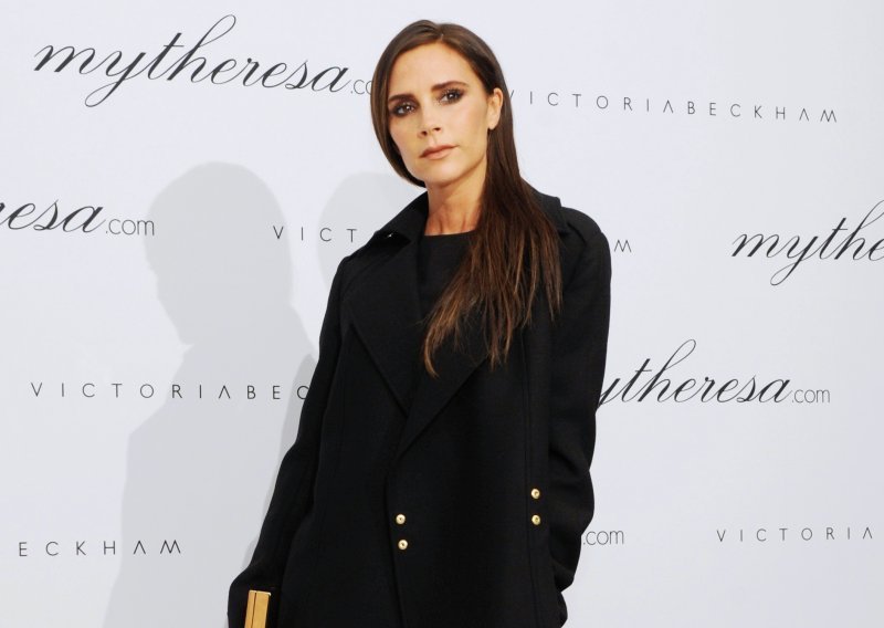 Victoria Beckham od ove kultne haljine ne odustaje ni u 51. godini, a stoji joj kao salivena
