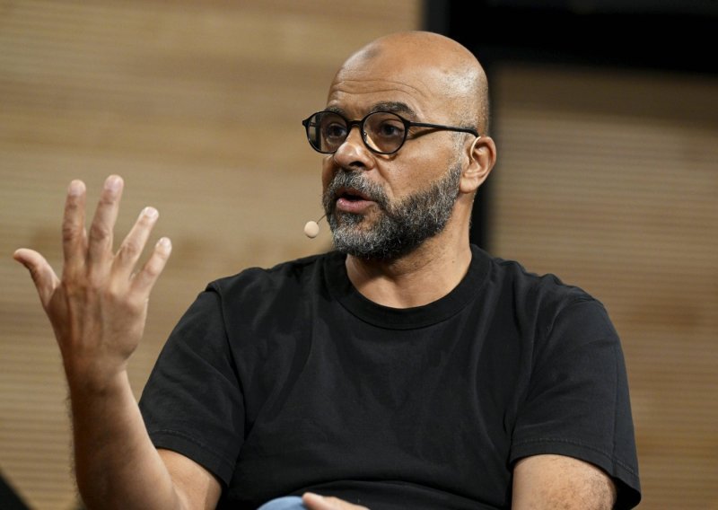 Bivši Googleov direktor upozorava: AI distopija stiže već 2027.