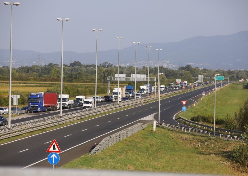 Totalni kaos na A3: Zbog nesreća se stvorile kolone, u smjeru Bregane čak 9 kilometara