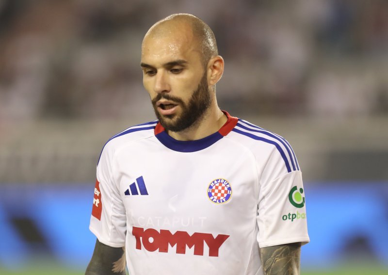 Skandal u Splitu! Huligan napao zvijezdu Hajduka i pljunuo na njega