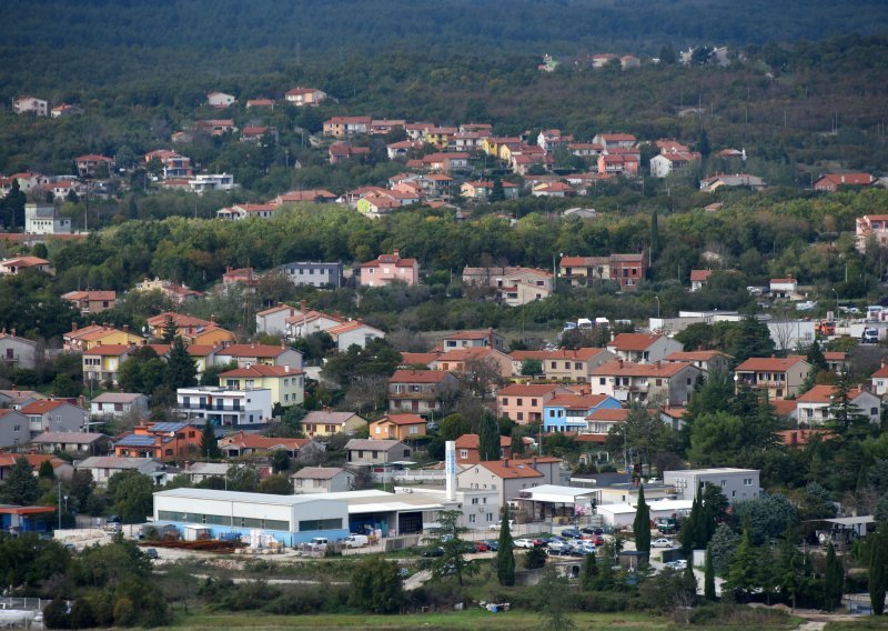 Hrvatski iseljenici donirali 5000 eura ambulanti u Labinu