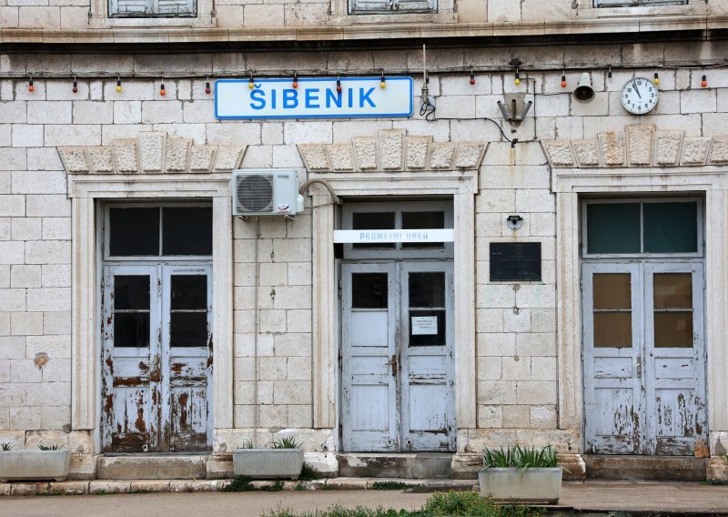 Pogledajte kolodvor u Šibeniku: Stanje je sramotno