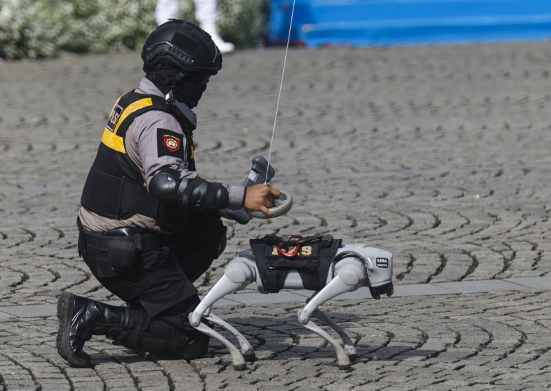 Robotski pas pretrpanog rasporeda: Waldog razgovara o pravima životinja