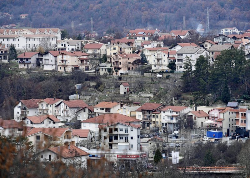 Muškarac pozvao muslimane da na klanjanje u Široki Brijeg ponesu oružje