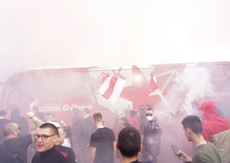 Zvezdine Delije pretukle Lechove navijače; pojavila se snimka 'noćnog lova' po autoputu