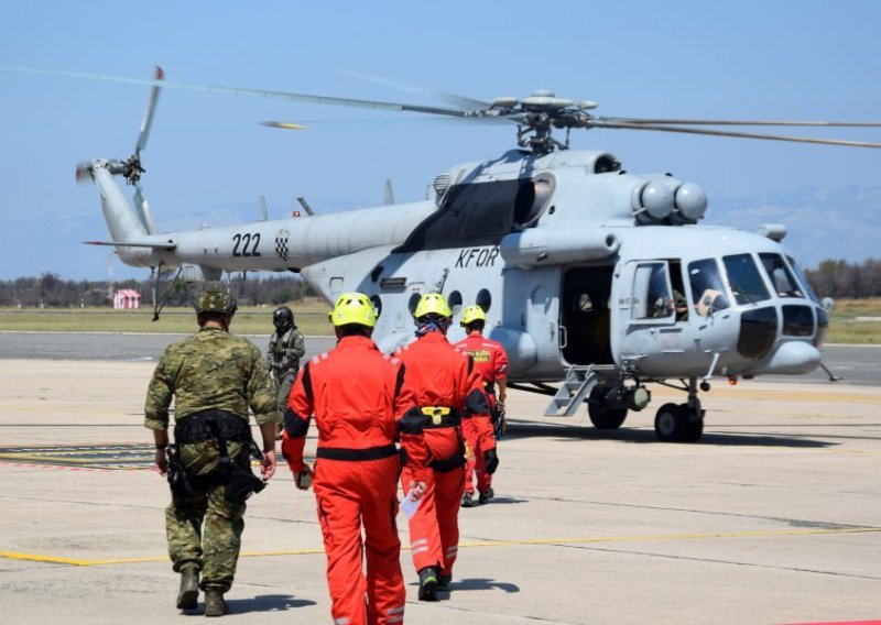 Zajednička akcija spašavanja na Paklenici; ozlijeđenu ženu prebacili helikopterom