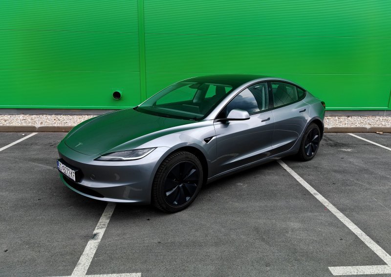 Vozili smo Teslu Model 3 Long Range RWD: Referentni globalni električni model s produženim dometom do 700 km