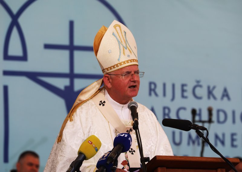 Uzinić u propovijedi o 'starim podjelama', stanju u Gazi, a završio je s pjesmom Gabi Novak