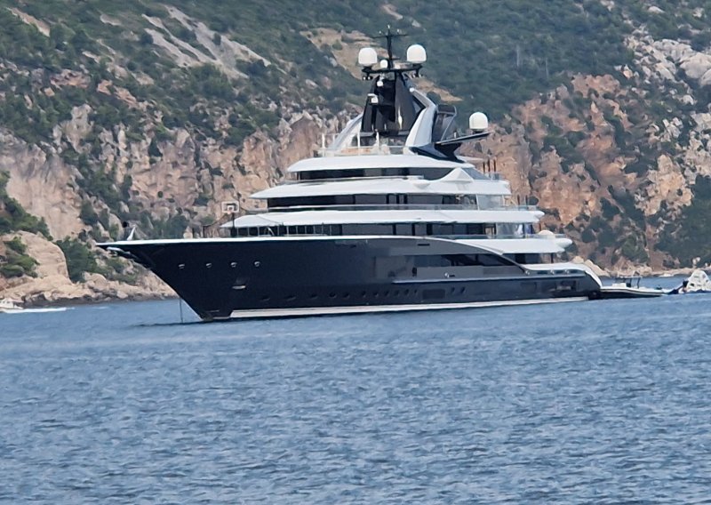 Jedna od najluksuznijih jahti stigla je do Dubrovnika: Cijena najma je nevjerojatna