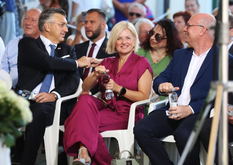 Ove sandale su pun pogodak: Nova riječka gradonačelnica plijenila poglede pored premijera