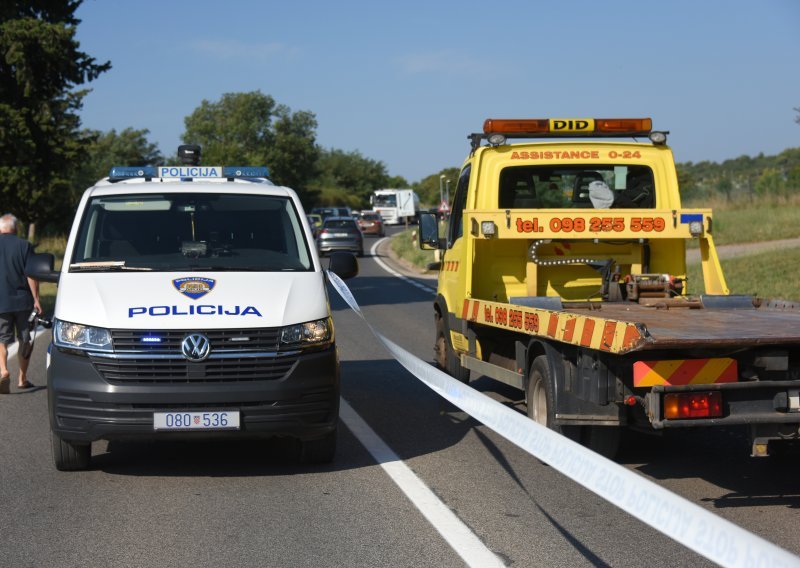 Motocilistica izgubila kontrolu nad vozilom, udarila u kameni zasjek i poginula na mjestu