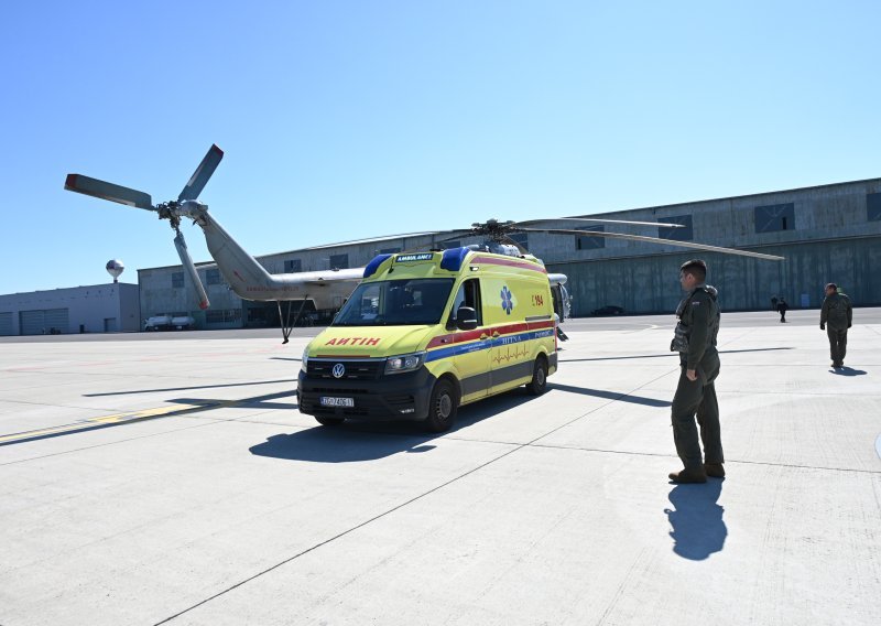 Vojska helikopterom Black Hawk prevezla ozlijeđenu Turkinju iz Dubrovnika u Zagreb