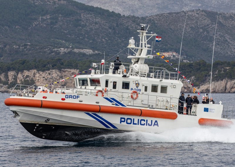 Žena i dijete otplovili na supu tijekom olujne bure, spasila ih policija
