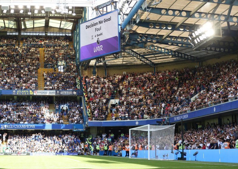 Ovako nešto još nismo vidjeli; pogledajte kako je zbog bizarnog pravila poništen gol Palaceu protiv Chelseaja