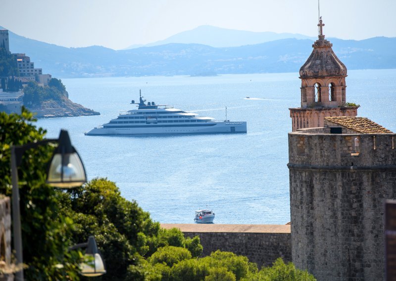 Superluksuzna jahta od 110 metara stigla je do Dubrovnika: Cijena krstarenja je nevjerojatna