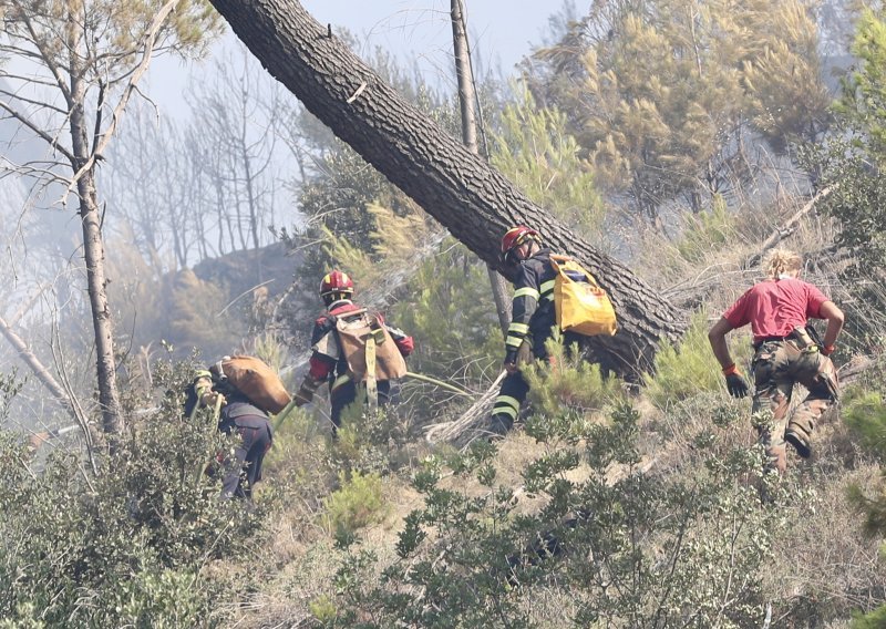 Lokaliziran požar na području Vrsine, zapadno od Trogira