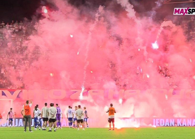 Torcida na kraju utakmice gađala igrače Hajduka bakljama! Pogledajte video
