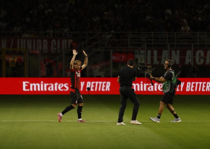 Poslušajte reakciju navijača Milana kad je Modrić ušao u igru i debitirao za slavni klub