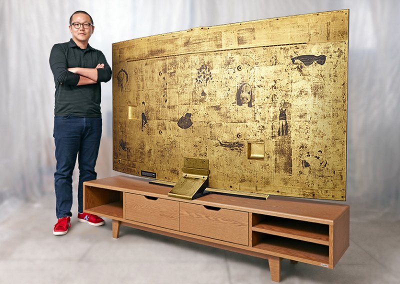 Samsung napravio 'zlatni' 78-inčni zakrivljeni TV