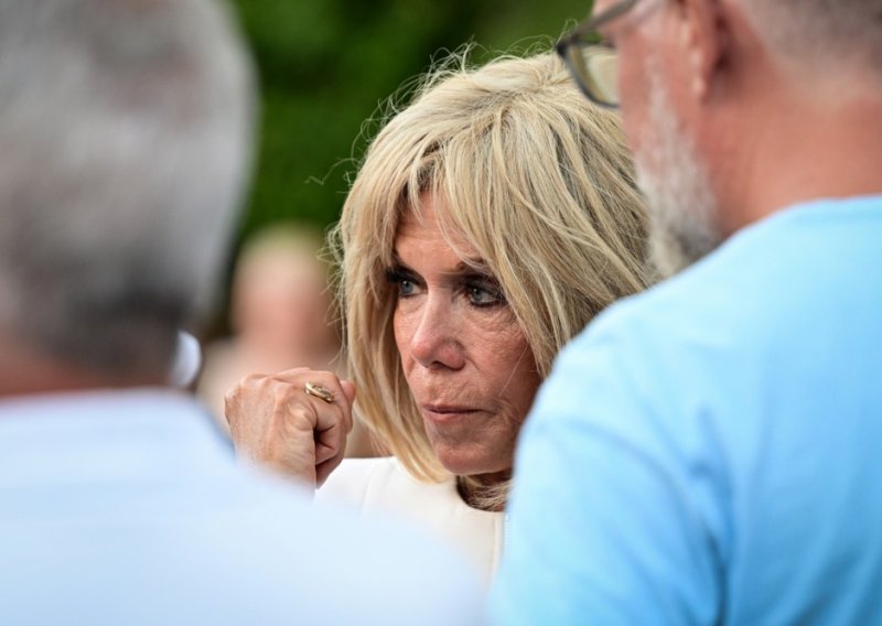 Dosta joj je suludih teorija zavjere: Brigitte Macron spremna je na sudu dokazati da je - žena
