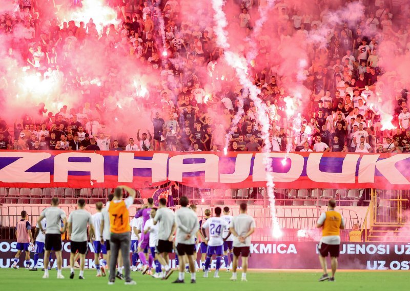Torcida je igrače gađala bakljama: Evo koliku je kaznu dobio Hajduk