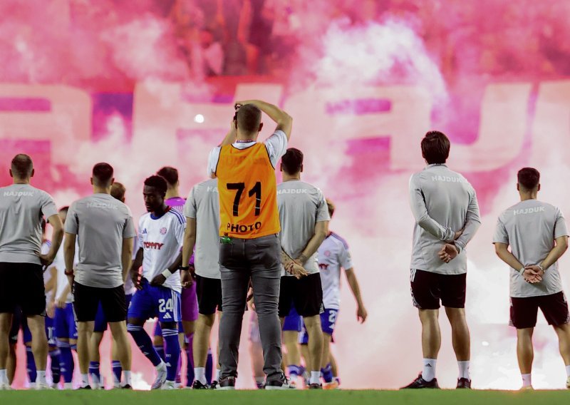 Dok je Torcida bakljama gađala igrače, evo što su napravili navijači s ostalih tribina Poljuda