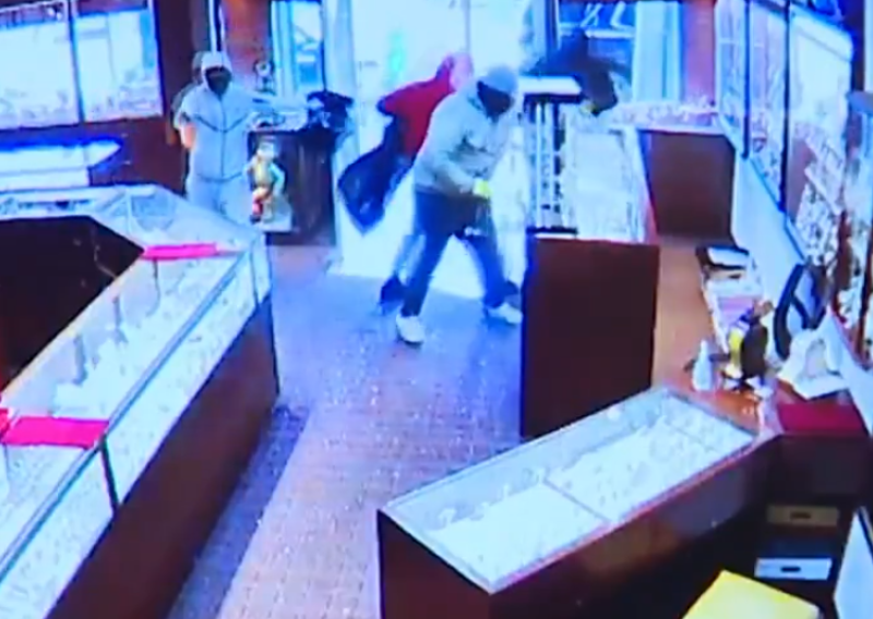 Spektakularna pljačka: U manje od dvije minute počistili dijamante, zlato i luksuzne satove
