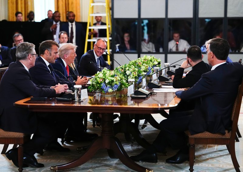 Trump prekinuo sastanak s EU čelnicima da nazove Putina, razgovori se nastavljaju