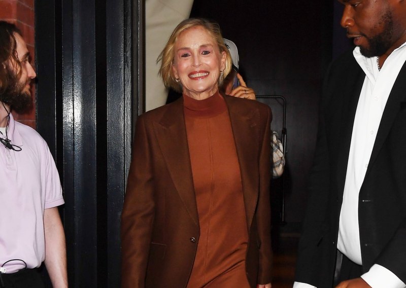 Kao stvoreno za jesen: Ovom izdanju Sharon Stone teško je pronaći manu