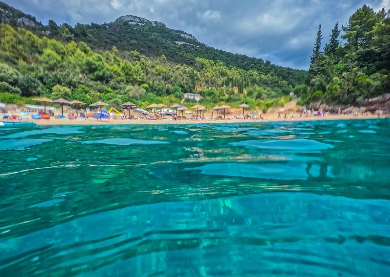 Ova plaža pravi je raj na Jadranu: Gužvi nema, a more je čarobne tirkizne boje