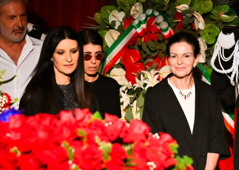 Tuga u Rimu: Italija se oprostila od televizijske legende, viđene Laura Pausini i Giorgia