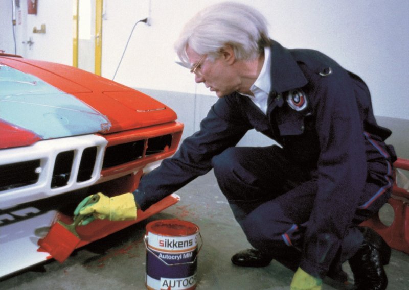 BMW M1 Grupa 4 i BMW M Hybrid V8: Kultni modeli Andyja Warhola i Julie Mehretu na Monterey Car Week-u