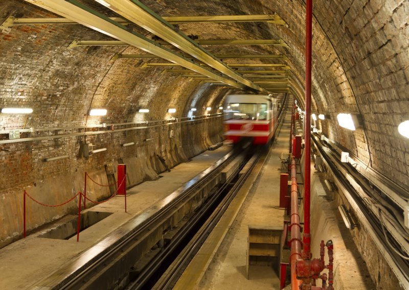 Snažna eksplozija u metrou u Istanbulu