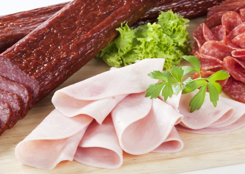 Kupci, oprez! Iz trgovina se povlače popularna salama i narezak sa sirom