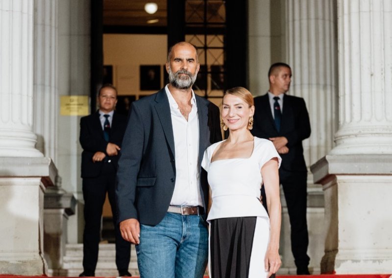 Popularna zvijezda 'Kumova' na crveni tepih izašla sa suprugom kojeg rijetko viđamo