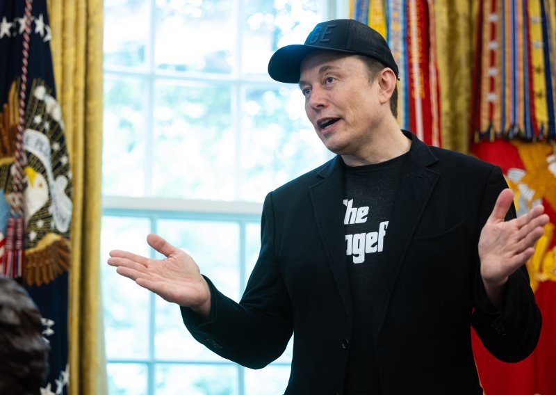 Musk odustaje od osnivanja stranke, razlog prijateljstvo s Vanceom?