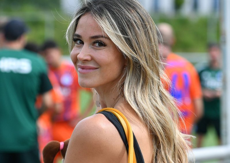 Najseksi novinarka u izazovnom izdanju ostavlja bez daha: Diletta Leotta istaknula obline i vitku figuru