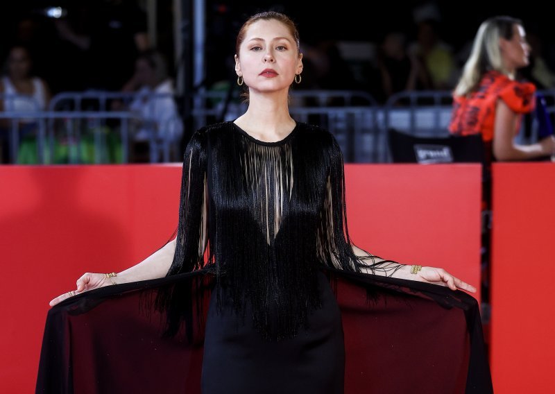 Judita Franković zablistala u Sarajevu: Haljina neobičnih detalja plijenila je pozornost