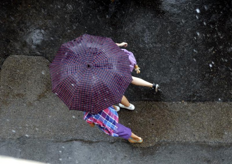 U Zagrebu počela kiša, ali to je tek uvertira