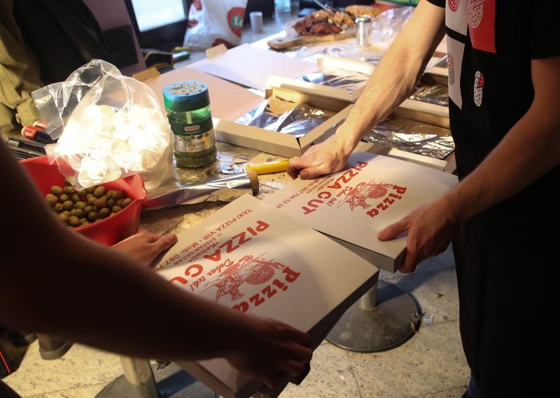 Prilika za posao: Traže se pizza majstora, skladištar, farmaceutski tehničar...