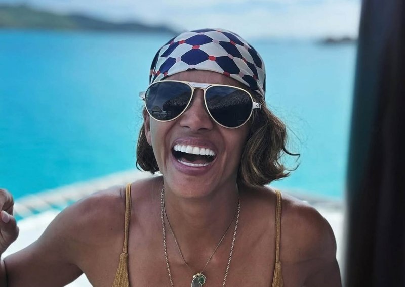 Trud se itekako isplatio: Halle Berry obara s nogu u minijaturnim bikinijima