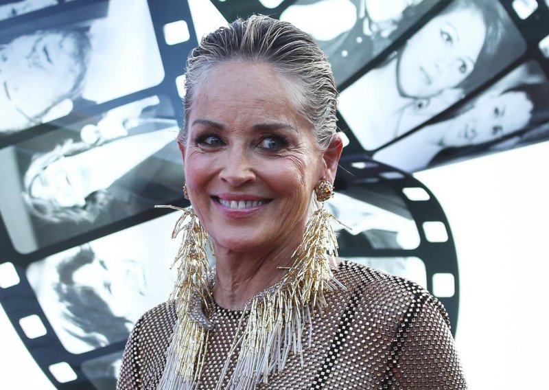 Sharon Stone zbog ove naslovnice odbacila je donje rublje
