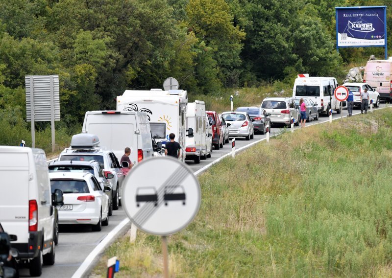 Kaos i na Krku: Kolona veća od 15 kilometara