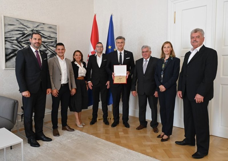 Premijer Plenković primio izaslanstvo Društva Trka na prstenac