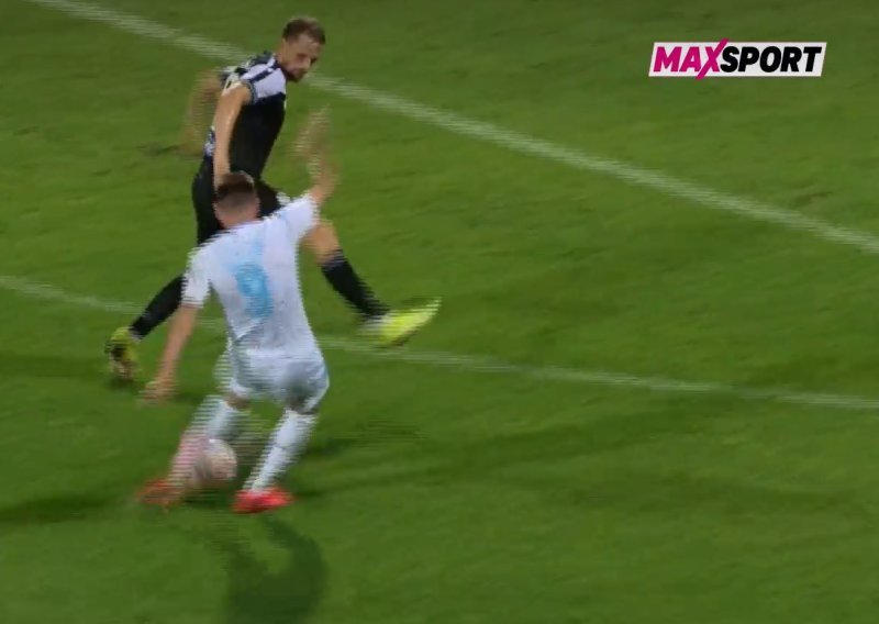 Pogledajte kako se vratar PAOK-a ispružio da zaustavi Čopov udarac