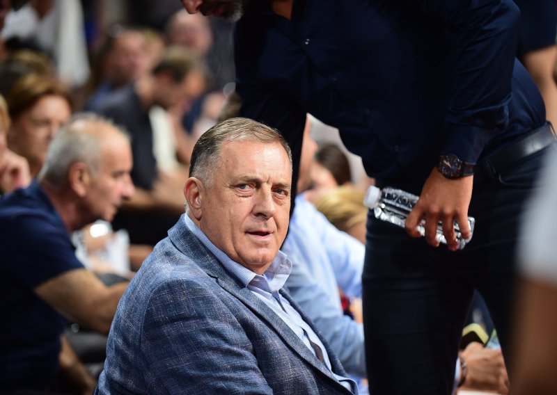 Dodik doživio fijasko u Beogradu: Arena ga izviždala na utakmici Srbije i Slovenije